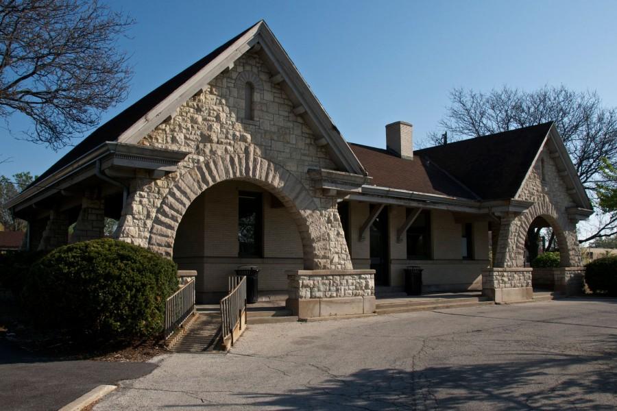 Stone Ave. Train Station in LaGrange, IL. (chasingheavymetal.com)