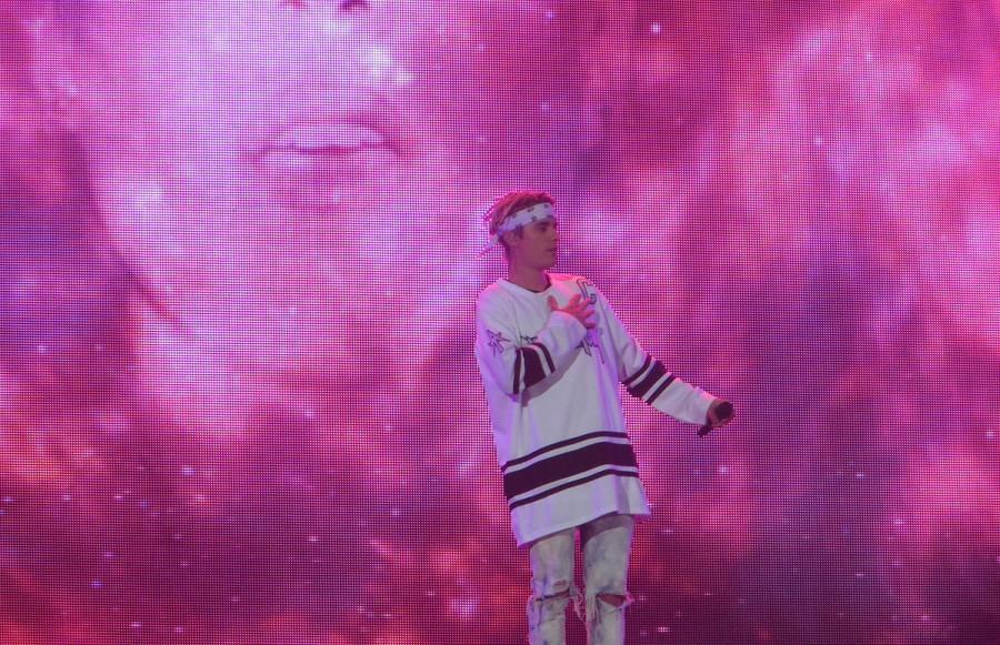 Bieber performs onstage in Chicago on April 22 (Sydney Hansen)