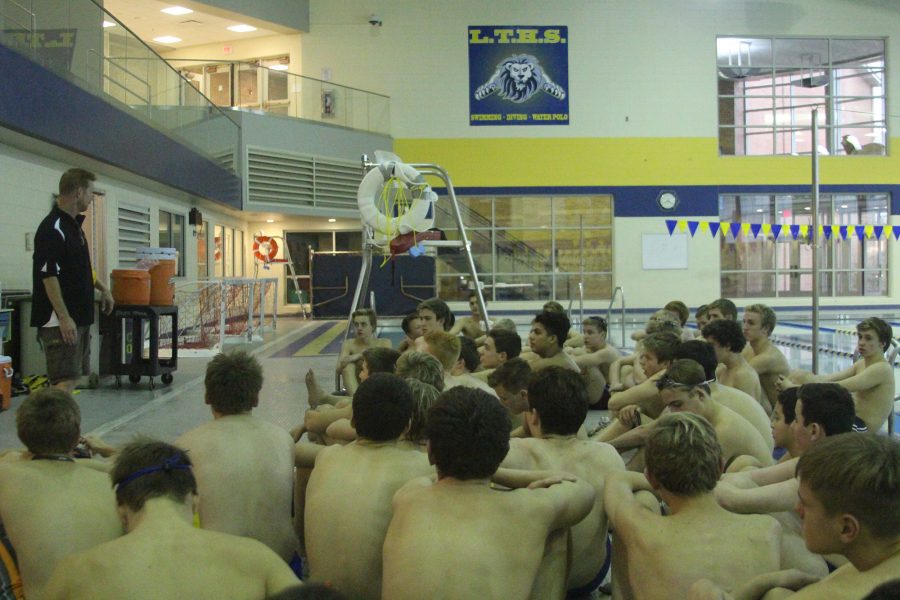 Boys swim and dive begins season