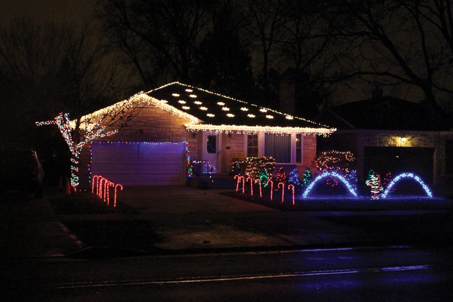 LT teacher puts on holiday light display