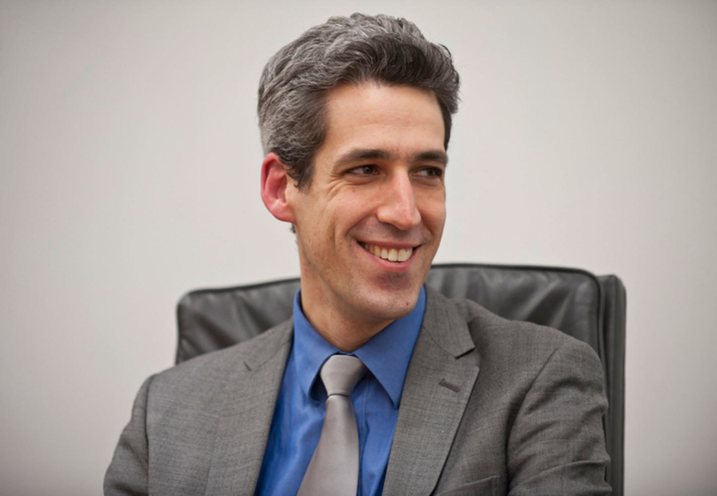 Daniel Biss campaigns in La Grange