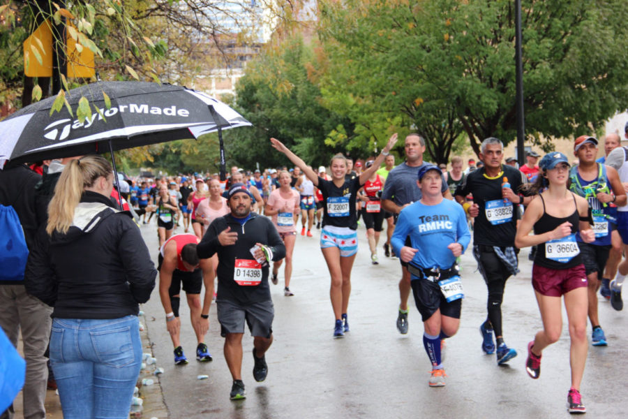 Brynn Colwell, center, running the Chicago Marathon Oct. 7.