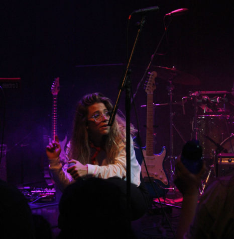 Energetic performance by Josie Dunne gets crowd on its feet