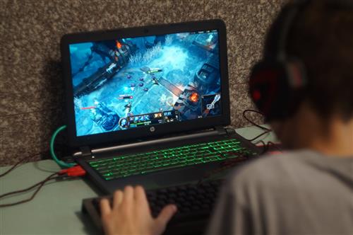 Student plays one of the competitive video members of the LT esports club play. (LT website)