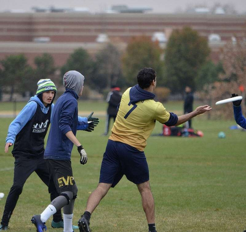 The LT Ultimate Frisbee club practices to prepare for the upcoming session. (Sorice/LION)