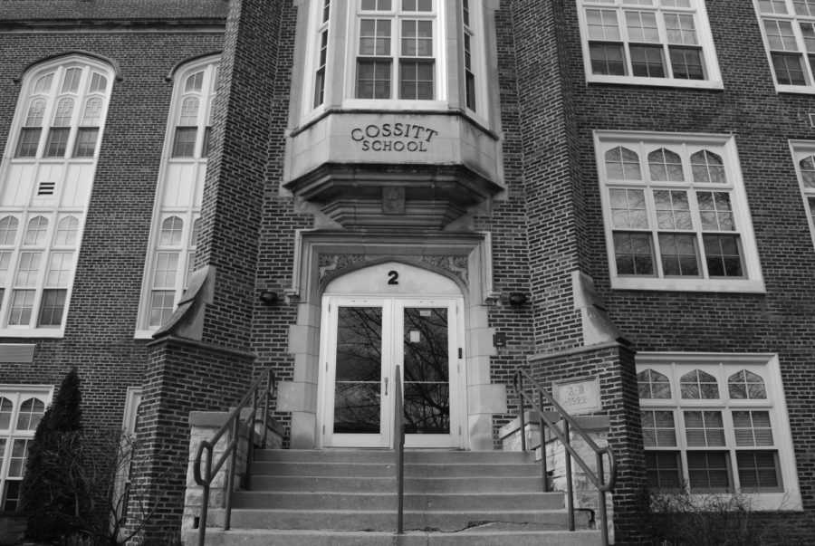 At many elementary schools, such as LaGranges Cossitt, pictured above, students get their first taste of foreign language. But the question is, should it start sooner? (Lonnroth/LION)