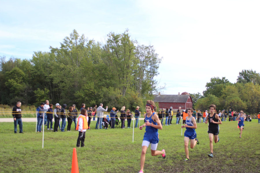 LT team surpasses opponents as the St. Charles North Invite race progresses (Williams/LION). 