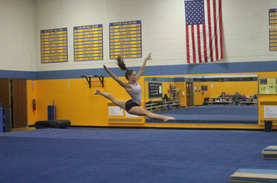 Margeaux+Rice+22+split+jumps+into+the+air+in+warmups