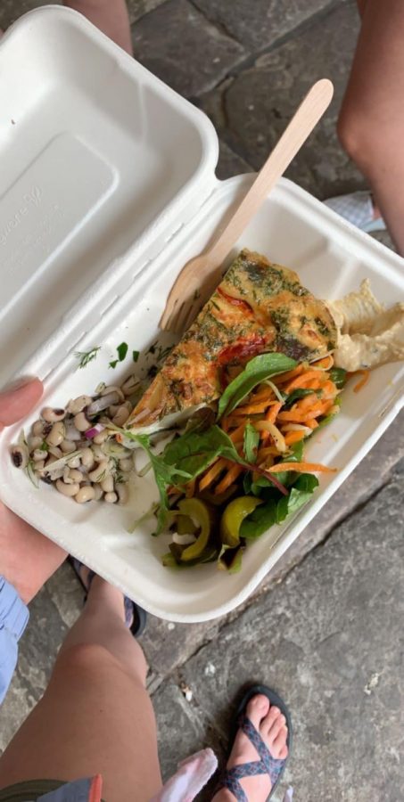 This plate of food from a cafe in Bath, England shows a balanced meal as it contains vegetables, carbohydrates, protein and healthy fats. It proves that it is possible to easily find healthy meal options anywhere you are (Makovic/LION).