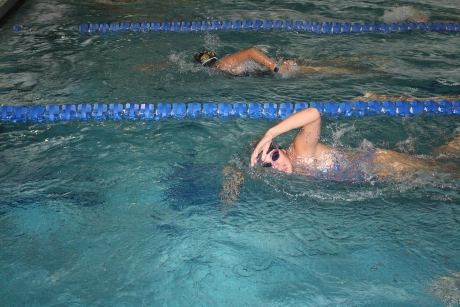 Allison Schroeder ‘23 warms up before practice. (Brooke Chomko/LION)