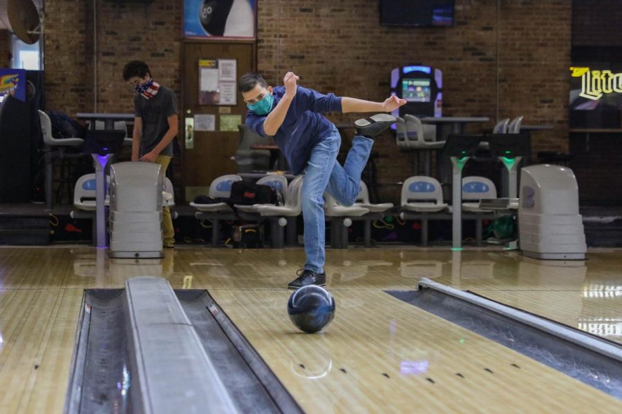 Matthew Skwarek ‘23 focuses on his shot at practice. (Kaitlin Preussner/TAB)