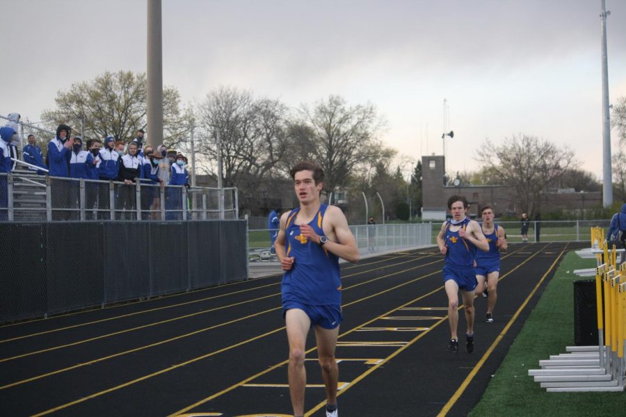 (Left to right) Hayden Constas 22, Sam Nowak 21 and Cade Nelson 21 race in the 1600 meter at Hinsdale South High School on April 21 (Chomko/LION).