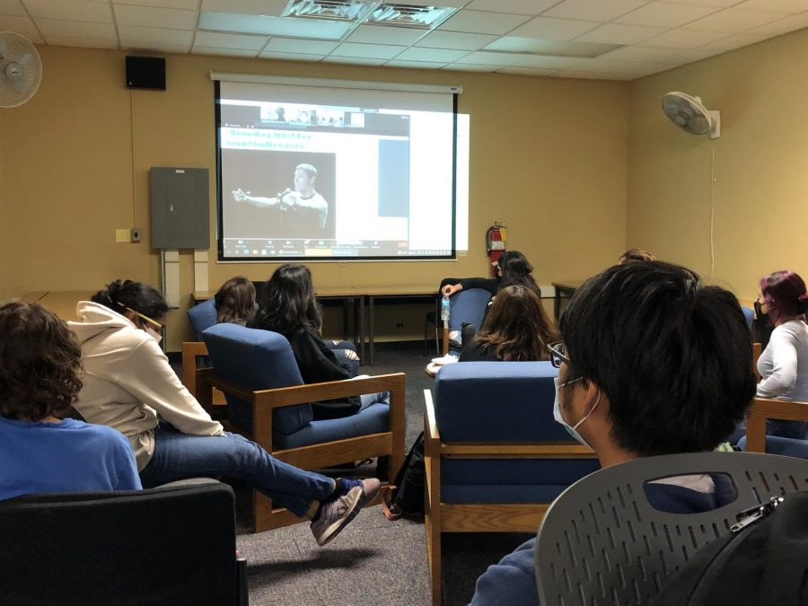 Students watch poet Noel Quiñones present in the NC library on Oct. 5 (Barbera/LION). 