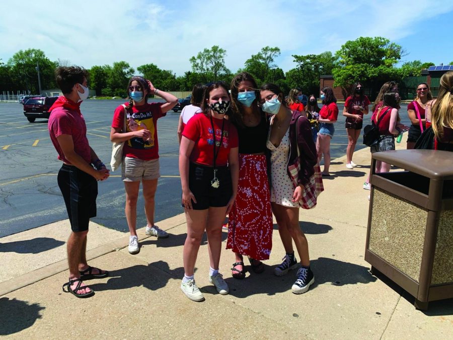 LT students wait for sexual assault awareness protest to begin (Mahaney/LION). 