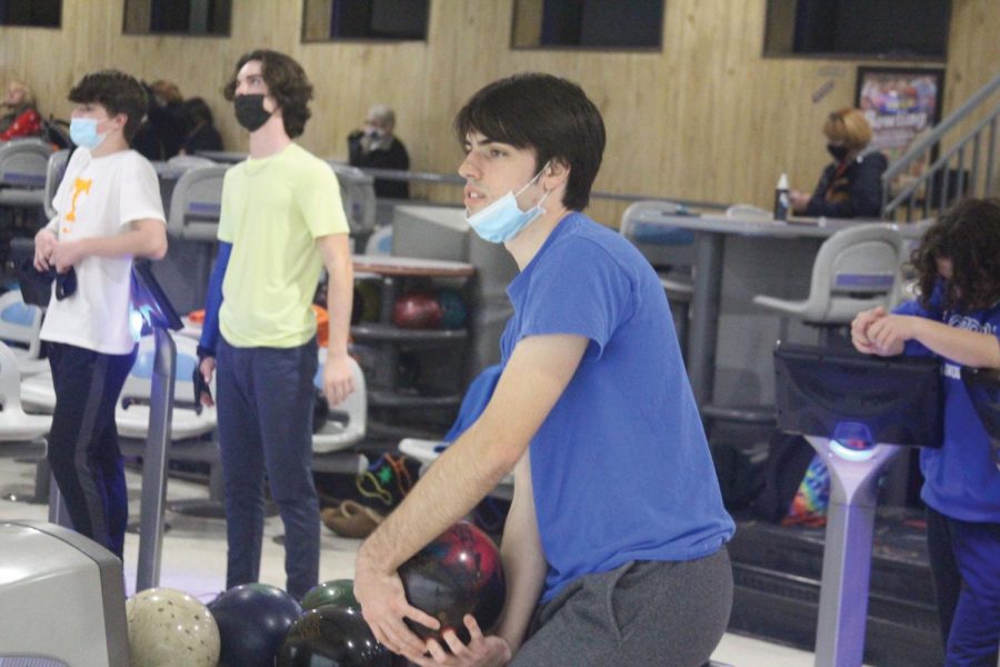 Dylan Holtz 22 prepares to bowl at LT tryouts (Burke/LION)