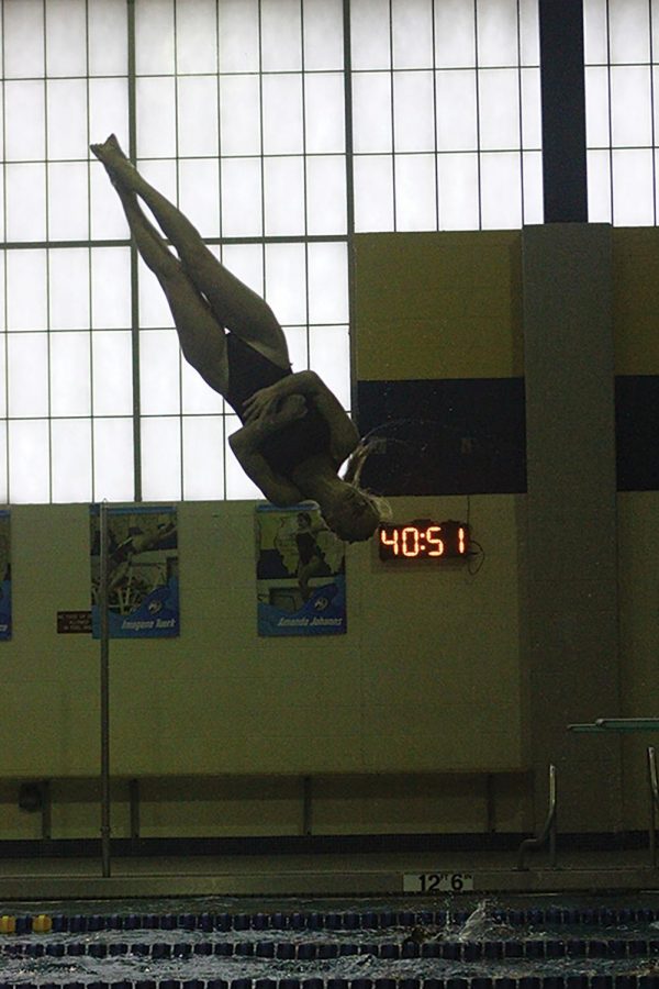 Cate Bonanno 22 performs spinning flip during dive practice (Wolf/LION)