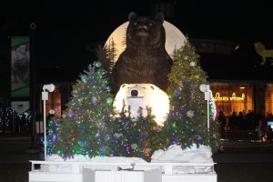 Bear sculpture featured at Brookfield Zoo Holiday Magic Experience (Rauf/LION).