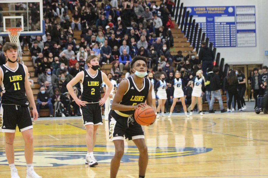 Tavari Johnson 22 lines up a free throw (Wolf/LION).