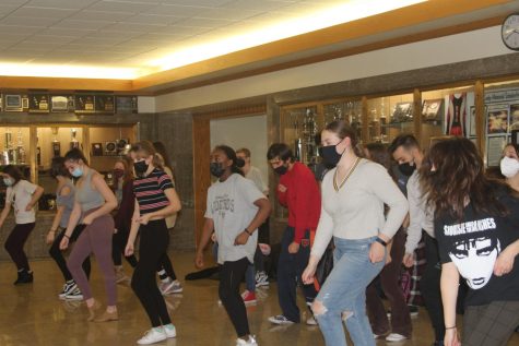 Students practice dance routine for musical, set to debut Feb. 17 (Grefenstette/LION).