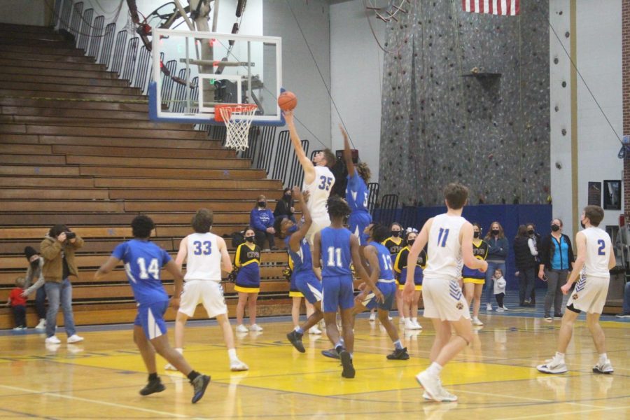 Niklas Polonowski 23 shoots a basket in Jan. 22 game against Proviso East (Chomko/LION). 