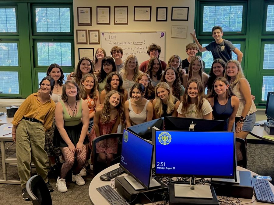 The 2022-2023 LION Newspaper staff on the first day of school, Aug. 22 (Scales/LION)