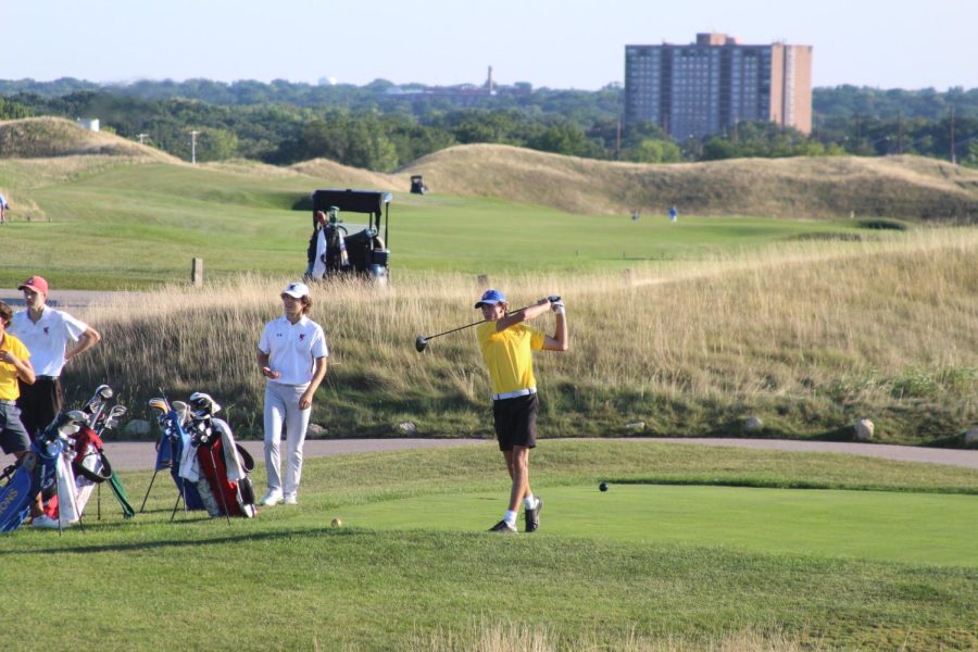 Charlie Novak 24 hits driver on hole #7 at Chicago Highlands Country Club against Hinsdale Central on Sept. 7 (Klos/LION).