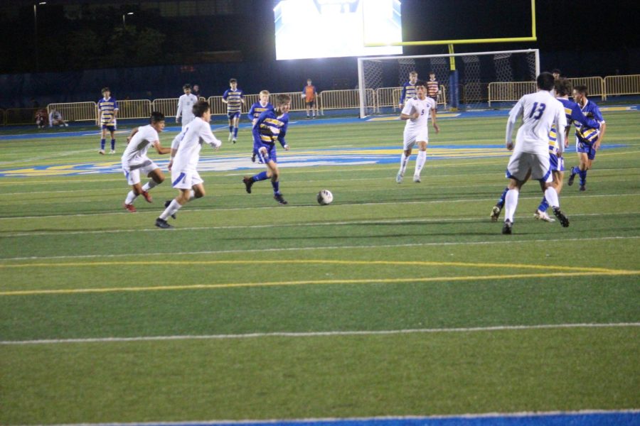 Benjamin Swicionis ‘23 looks for a pass while opposing players close in (Ross/LION).