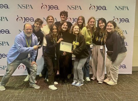 LION Newspaper staff poses with Best in Show certificate at the National High School Journalism Convention (photo courtesy of Kirsten Manthei).