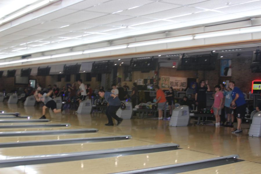 Jackson+Hull+24+bowl+at+tryouts+at+Rolling+lanes+on+Oct.+24+%28OBrien%2FLION%29.