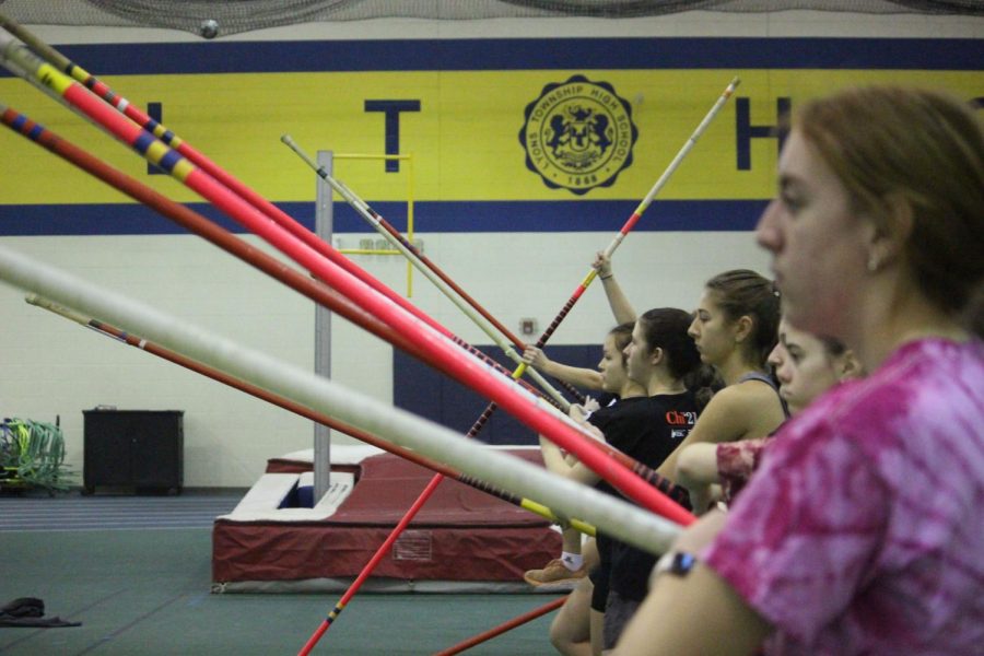 Athletes prepare to pole vault in the SC fieldhouse during track and field practice on Jan. 21 (Huffman/LION)