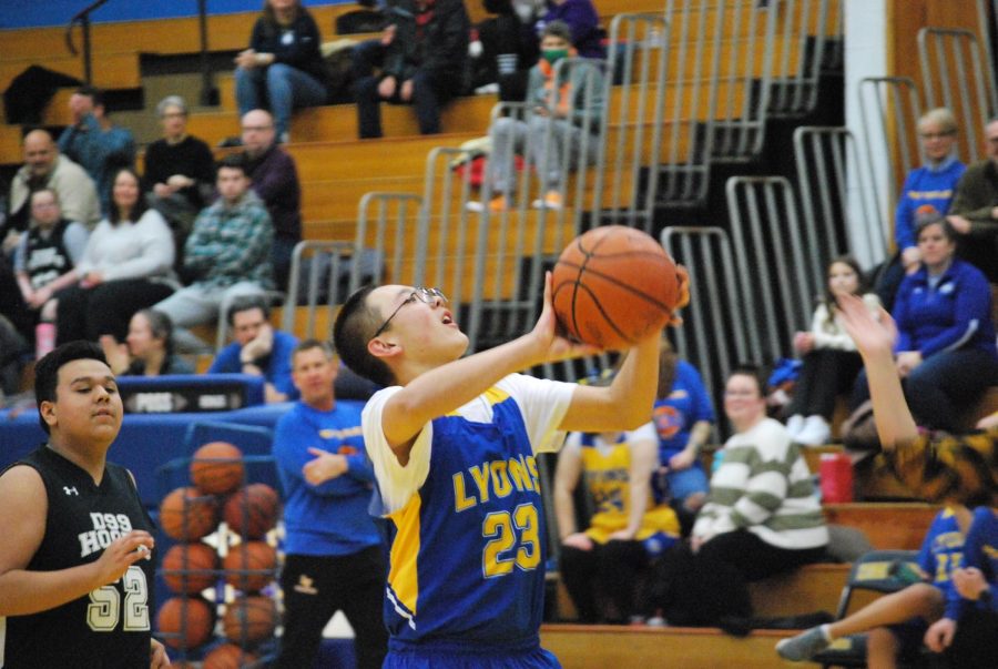 Steven Chen ‘25  prepares to score for the Blue team in the NC fieldhouse at the Pack the Place Game on Jan 20. (Mardegan/LION)