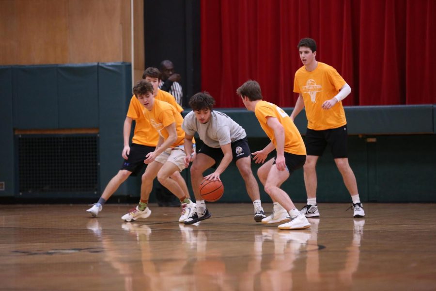 Quinn Magee ‘23 dribbles out of trouble against SJC Disciples at St. John of the Cross (Matysik/Tabulae).