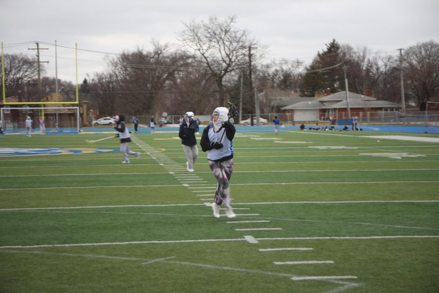 Charlotte Rice ‘24 works on passing in cold weather during warmups on March 13 on Bennett Field (Burke/LION).