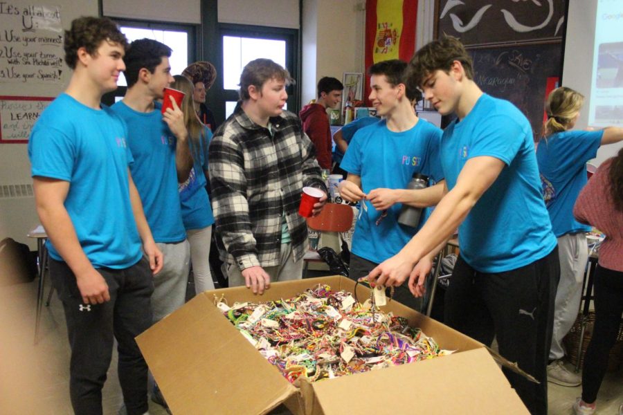  Seventh period Spanish V students sort through the scads of Pulsera Project bracelets shipped from this year in room 321 on March 3, celebrating the start of the Pulsera Project sale (Gee/LION).
