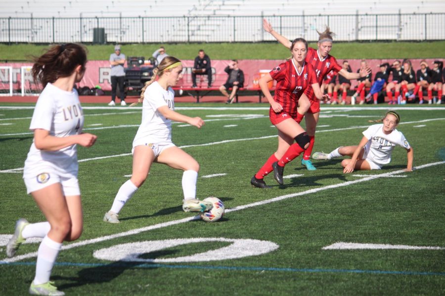  Josie Pochocki ‘24 looks ahead to her teammates in an away game against Hinsdale Central High School on April 18 (Burke/LION).
