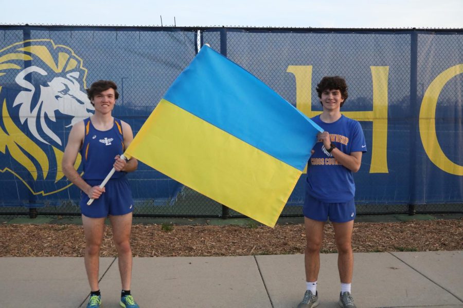 Kole Beck-Jewusiak ‘24 and Maks Washchuk ‘24 hold Ukrainian flag outside of SC on April 11 (Garrity/LION). 