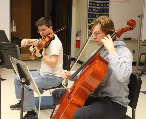Logan Bernklau ‘24 (left) and Thomas Butters ‘24 (right) practice for performance on Jan 30 in the Vaughn building. 