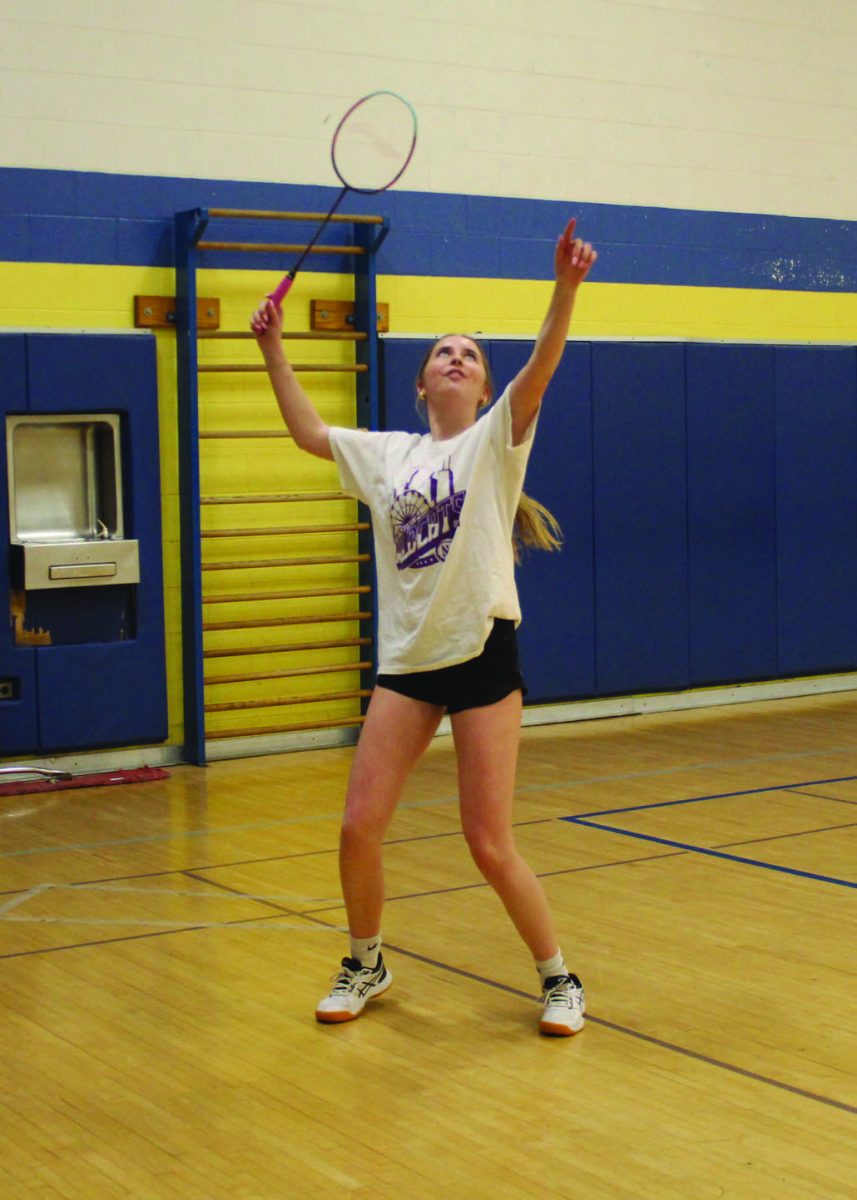 Sonya Plichta ‘25 prepares to kill the birdie during a drill at a team practice on Mar. 4 (James/LION).