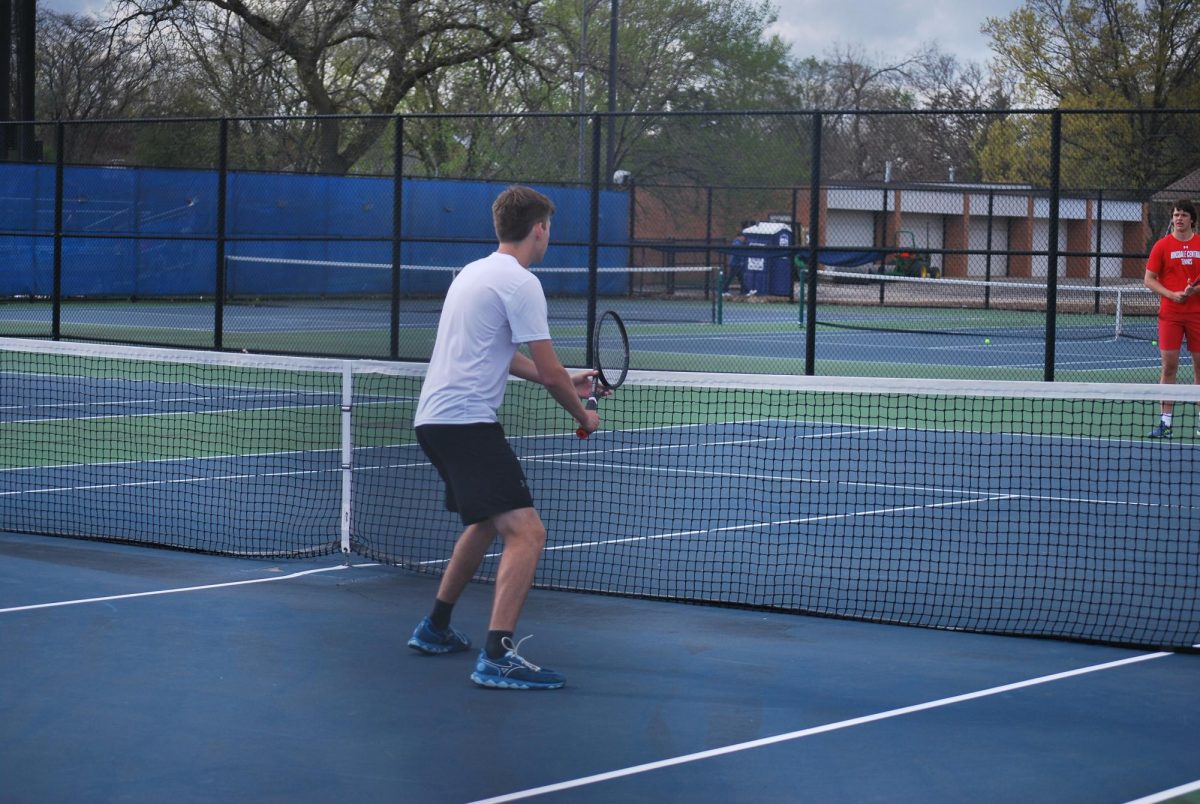 Luke Howell ‘24 awaits serve (Moran/LION). 