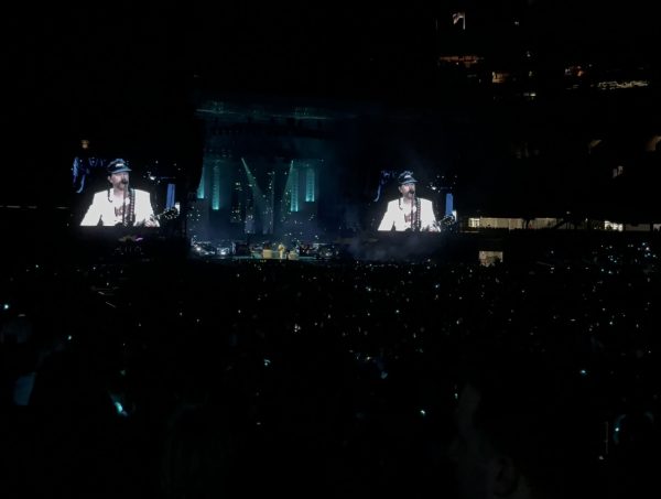 Lumineers perform A.M. Radio on Soldier Field stage on Aug. 30 (Stahulak/LION).
