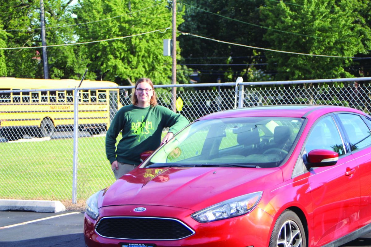 Winner Jack Timpe ‘26 poses next to his car’s new spot (Barcelona/LION).
