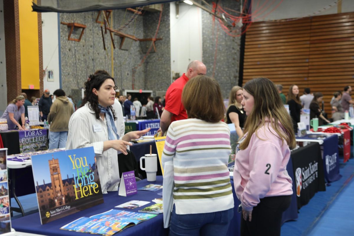 Saint Mary’s College representative speaks to family on March 9 at the College Fair (Stahulak/LION).