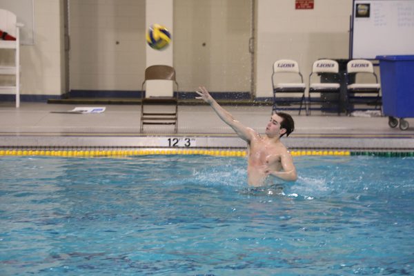 Ben Kozak ‘26 passes ball to teammate during practice on May 6 (McLaughlin/LION). 